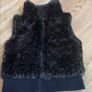 Girls leopard faux fur vest